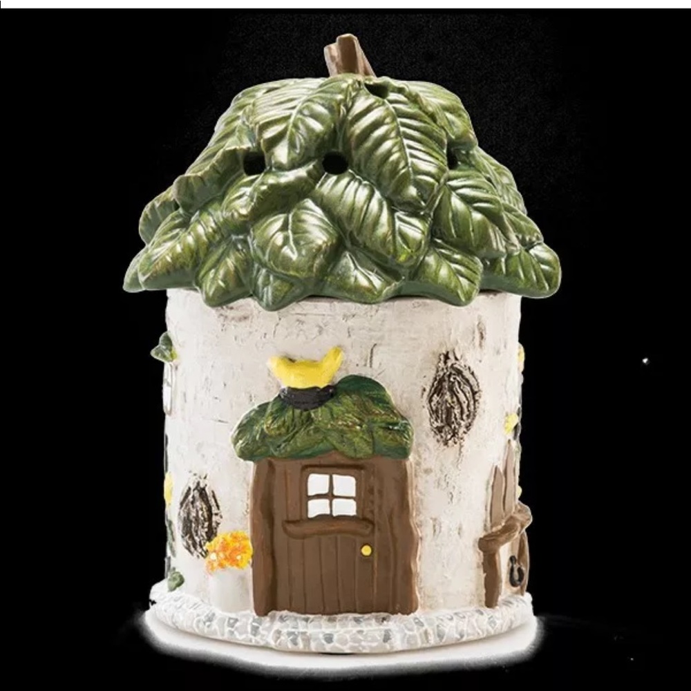 Brand New in box Scentsy Fairytale Cottage Warmer